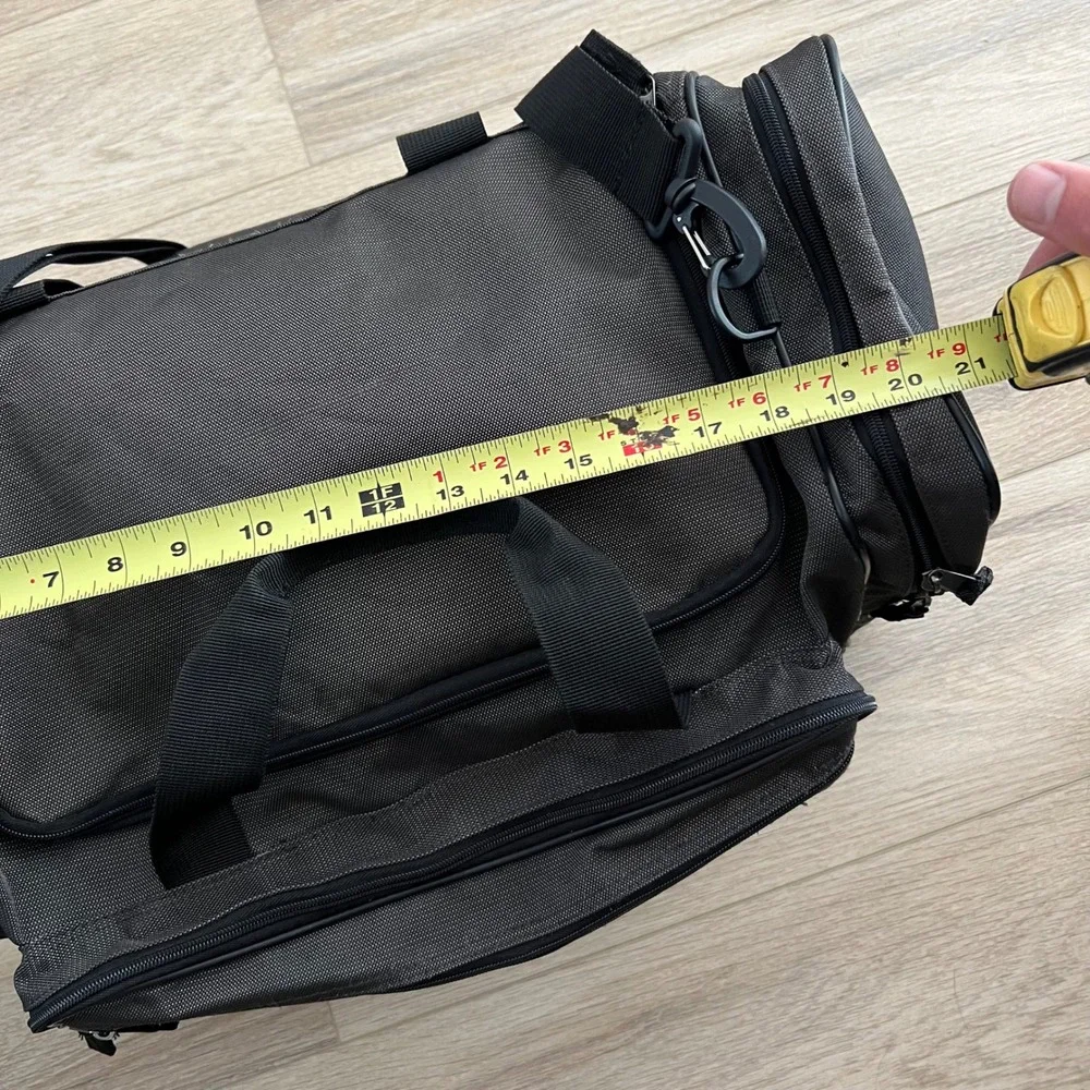 Orvis Weekender Duffel Bag Durable water resistant Grey Nylon Travel Gym Bag 22